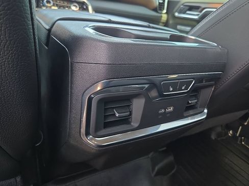 Used 2024 GMC Sierra 1500 Denali w/ Technology Package AWD/4WD image 10