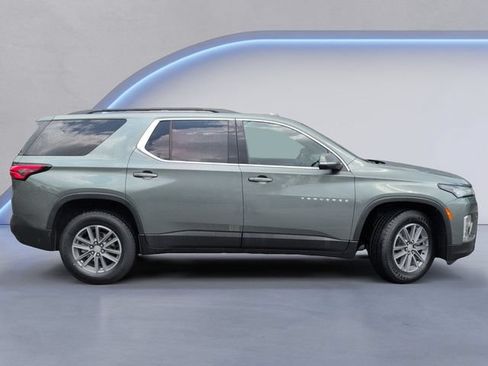 Used 2022 Chevrolet Traverse LT FWD image 3