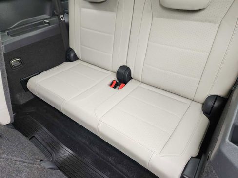 Used 2020 Volkswagen Tiguan SE w/ Panoramic Sunroof Package FWD image 29