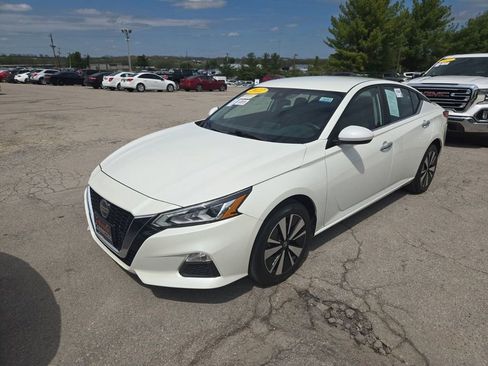 Used 2022 Nissan Altima 2.5 SV image 2