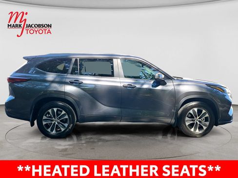 Used 2025 Toyota Highlander XLE FWD image 7
