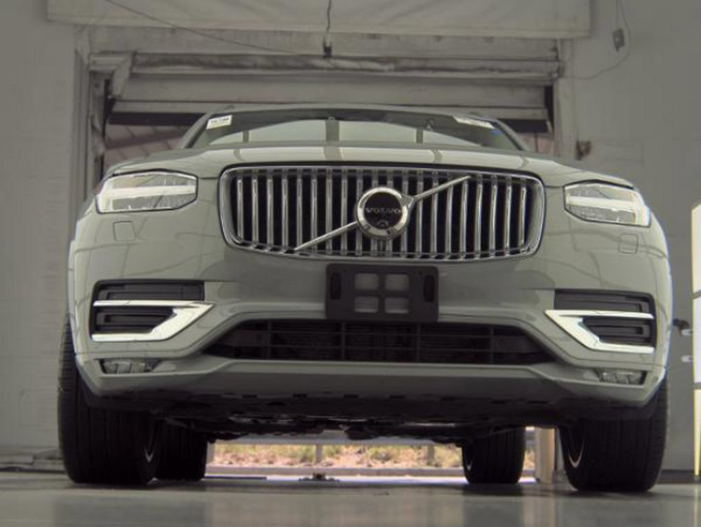 Used 2025 Volvo XC90 B6 Plus w/ Protection Package Premier AWD/4WD image 3