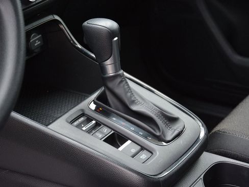 Used 2025 Honda CR-V LX image 11