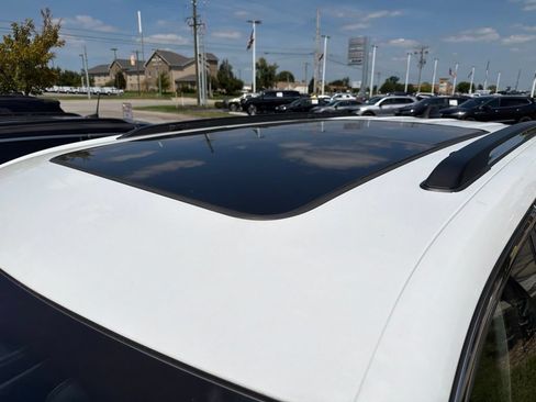 Used 2023 Jeep Grand Cherokee Limited AWD/4WD image 9
