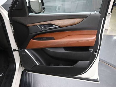 Used 2015 Cadillac Escalade Premium AWD/4WD image 12