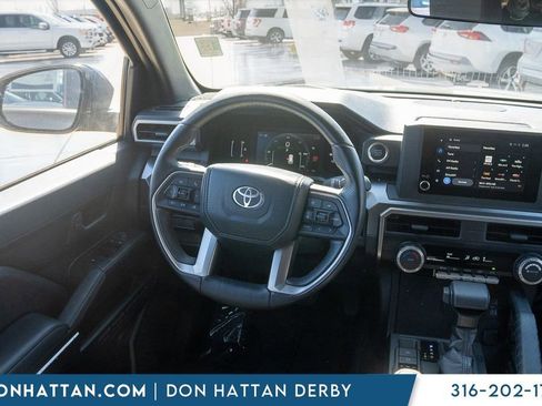 Used 2025 Toyota 4Runner SR5 AWD/4WD image 5
