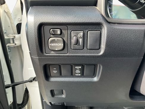 Used 2019 Toyota 4Runner TRD Off-Road Premium AWD/4WD image 19