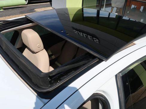 Used 2018 Jaguar XE image 40