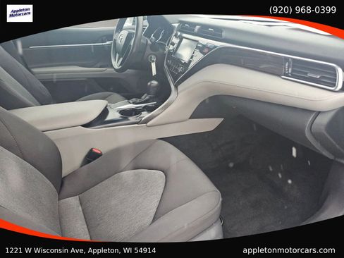 Used 2018 Toyota Camry LE image 23