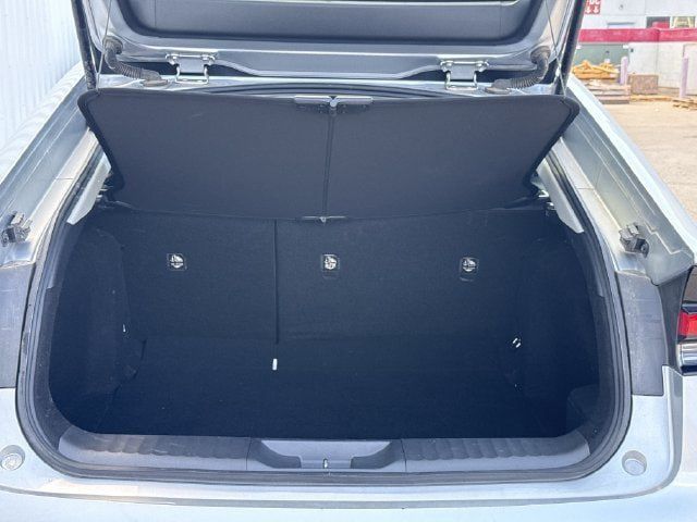 Used 2025 Toyota Prius LE FWD image 31