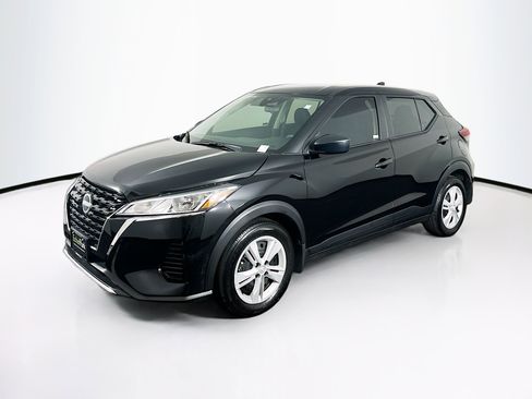 Used 2024 Nissan Kicks S image 3