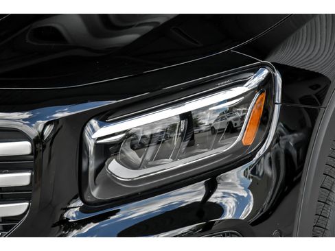 Certified 2025 Mercedes-Benz GLB 250 4MATIC image 5