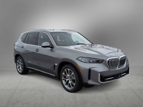 Used 2026 BMW X5 xDrive40i w/ Premium Package AWD/4WD image 2