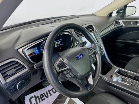 Used 2020 Ford Fusion SE FWD image 9