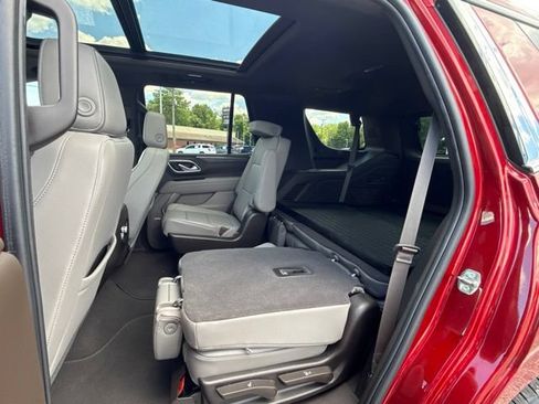 Used 2023 GMC Yukon SLT w/ SLT Premium Package AWD/4WD image 32