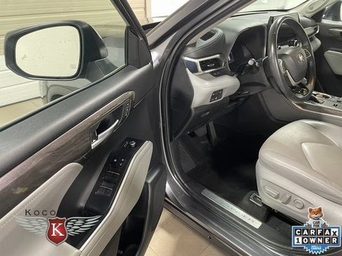Used 2023 Toyota Highlander Limited AWD/4WD image 11