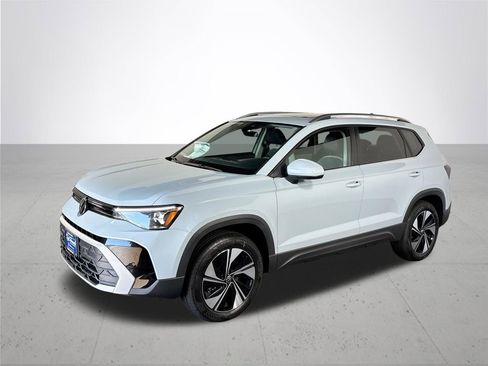 New 2025 Volkswagen Taos SE image 2