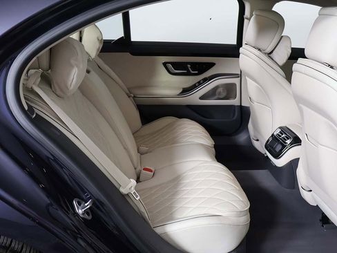 Used 2022 Mercedes-Benz S 500 4MATIC w/ 3D Technology Package image 37