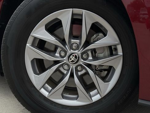 Used 2025 Toyota Sienna XLE w/ XLE Plus Package FWD image 9