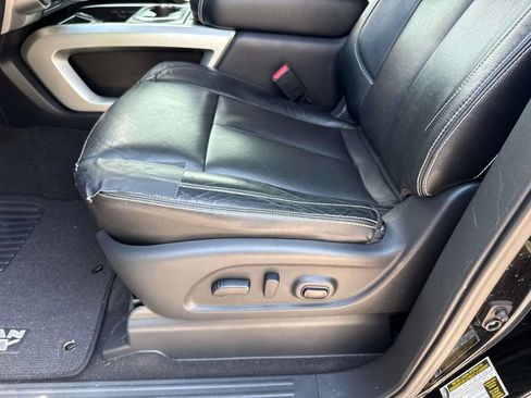 Used 2016 Nissan Titan PRO-4X w/ Pro-4x Convenience Package AWD/4WD image 17
