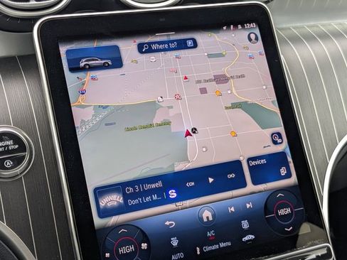 Used 2025 Mercedes-Benz GLC 300 4MATIC image 23