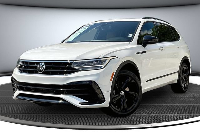 Used 2024 Volkswagen Tiguan SE R-Line FWD image 1