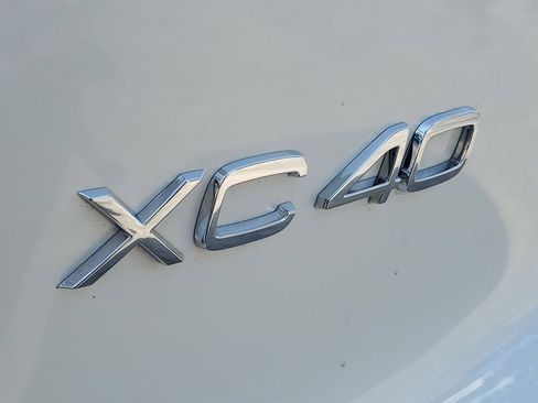 Certified 2026 Volvo XC40 B5 Plus AWD/4WD image 9