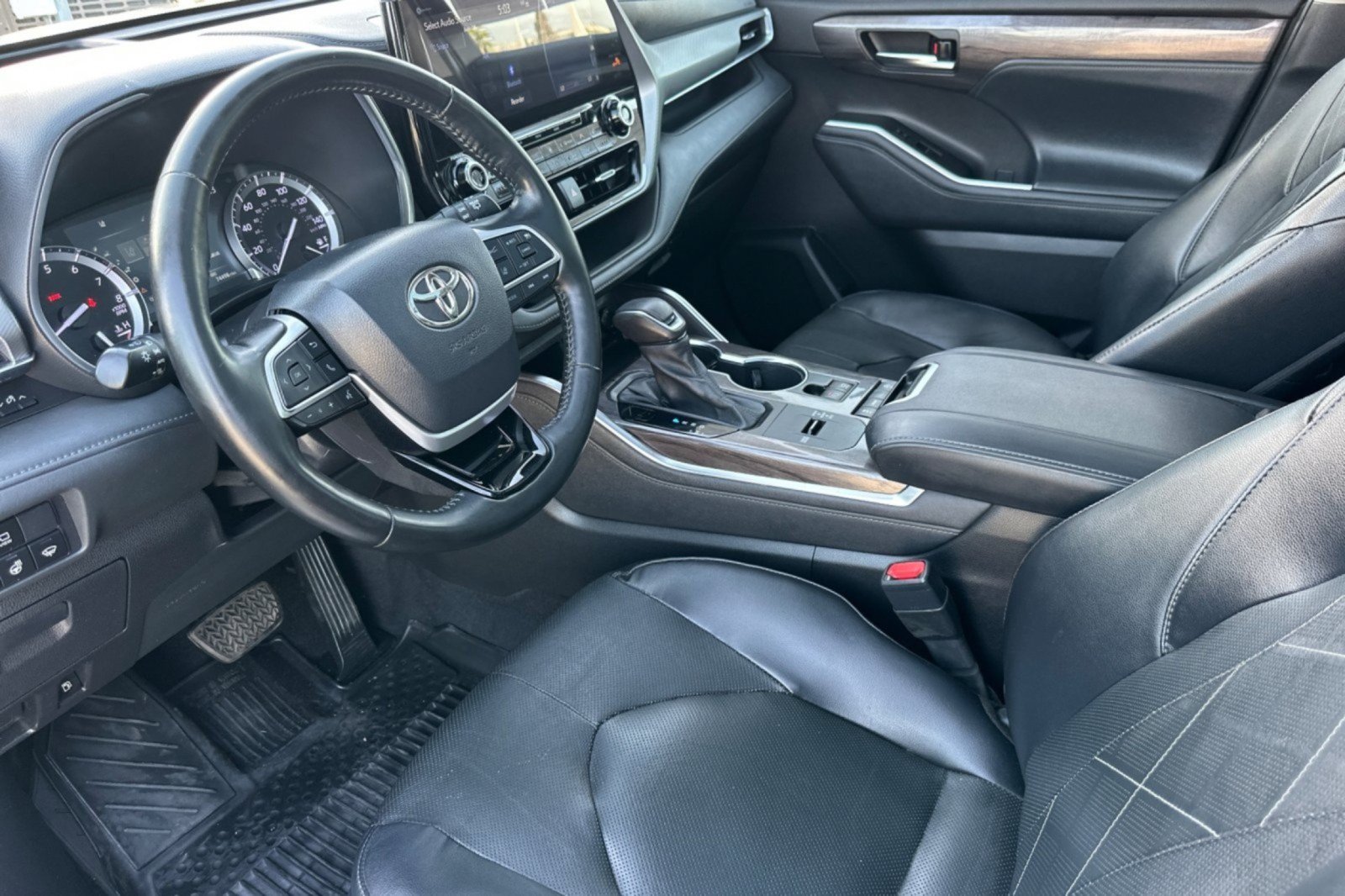 Certified 2022 Toyota Highlander Platinum FWD image 9