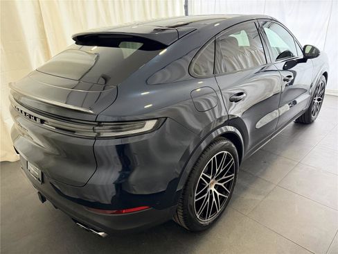 Certified 2025 Porsche Cayenne Coupe image 9