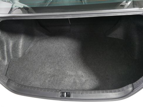 Used 2017 Toyota Corolla LE FWD image 18