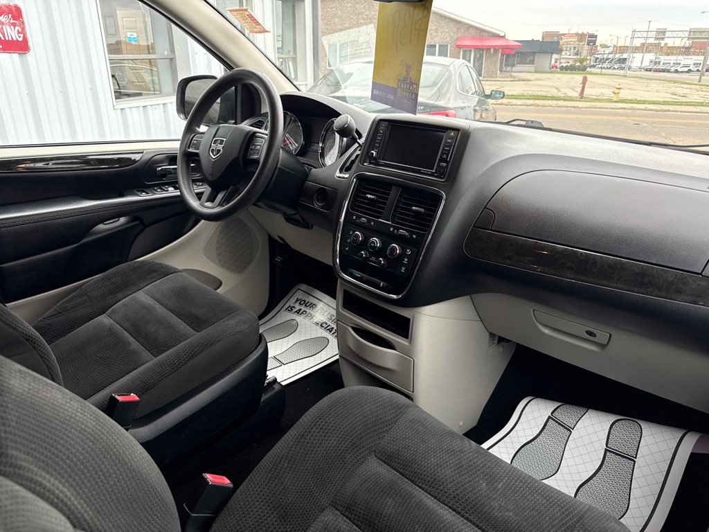 Used 2020 Dodge Grand Caravan SE FWD image 14