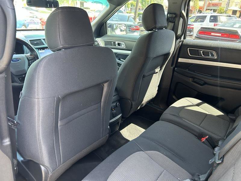 Used 2017 Ford Explorer XLT w/ Equipment Group 201A FWD image 14