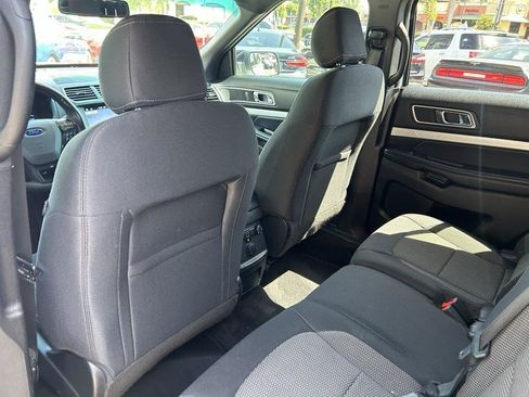 Used 2017 Ford Explorer XLT w/ Equipment Group 201A FWD image 14