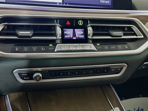 Used 2020 BMW X5 M50i w/ Executive Package image 16