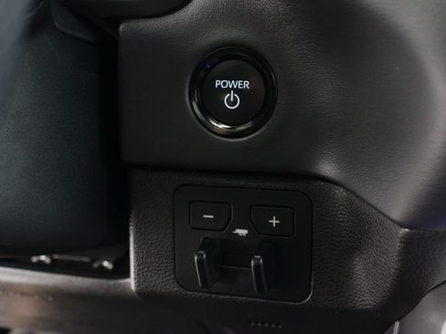 Certified 2025 Toyota Sequoia Platinum AWD/4WD image 18