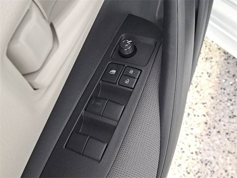Used 2025 Toyota Corolla LE image 22