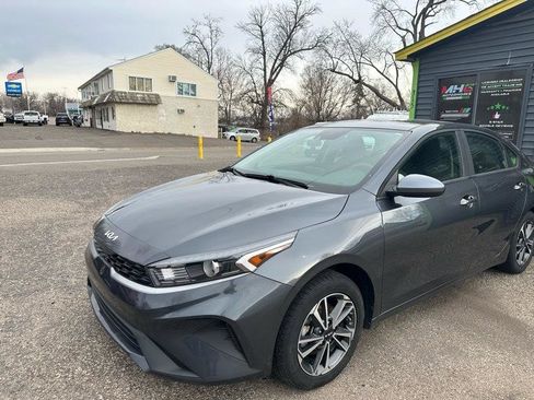 Used 2024 Kia Forte LXS image 3