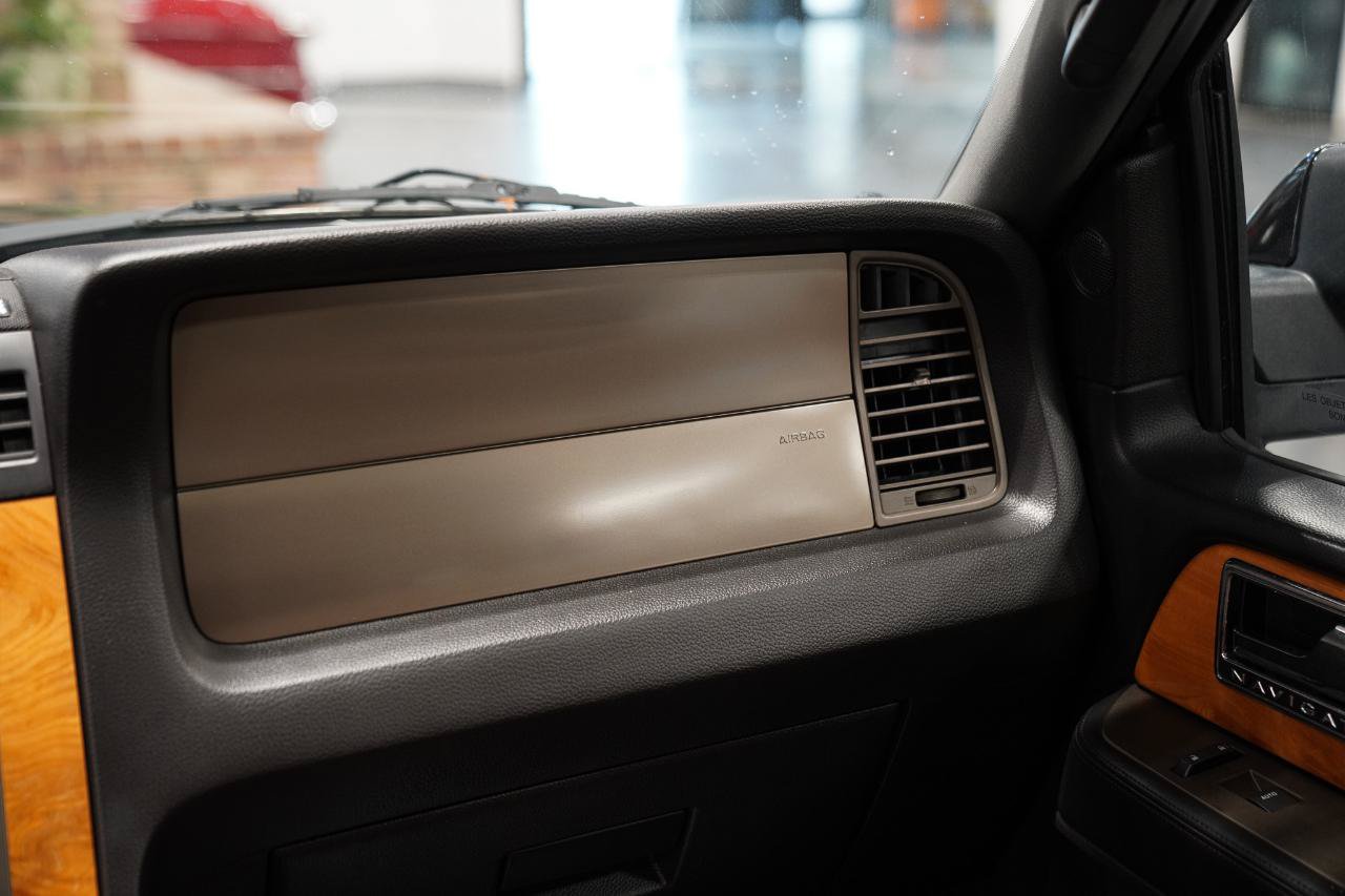 Used 2012 Lincoln Navigator 4WD image 33
