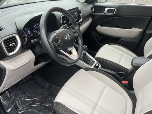Certified 2022 Hyundai Venue SEL image 9