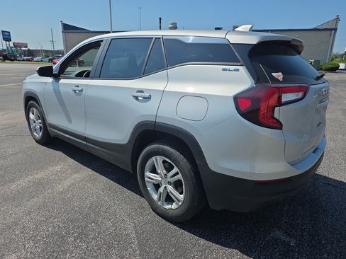Used 2022 GMC Terrain SLE FWD image 6