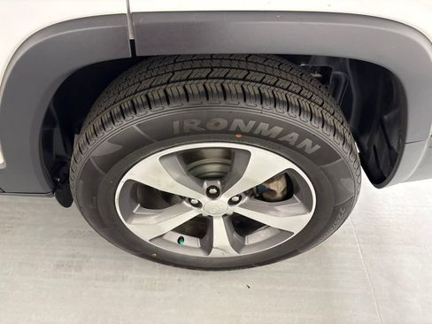 Used 2019 Jeep Cherokee Limited AWD/4WD image 14