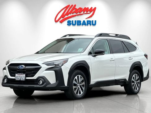 Used 2023 Subaru Outback Premium AWD/4WD image 9