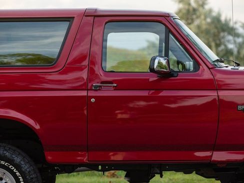 Used 1994 Ford Bronco XLT image 19