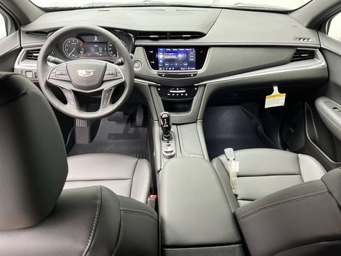 Used 2026 Cadillac XT5 Luxury w/ LPO, Floor Liner Package AWD/4WD image 4