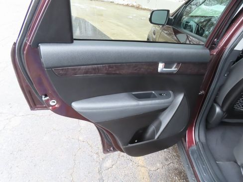 Used 2014 Kia Sorento LX image 32