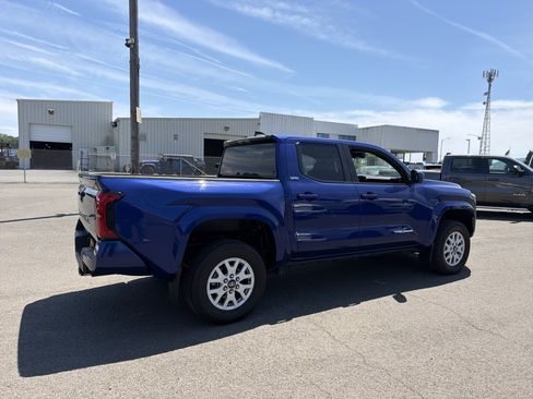 Used 2024 Toyota Tacoma SR5 AWD/4WD image 6