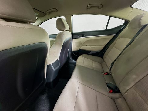 Used 2019 Hyundai Elantra SE FWD image 22