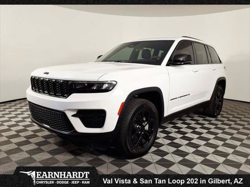 Certified 2025 Jeep Grand Cherokee Altitude RWD image 1