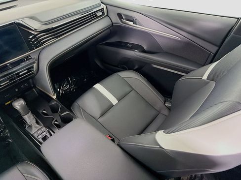 Used 2025 Toyota Camry SE w/ Convenience Package FWD image 23