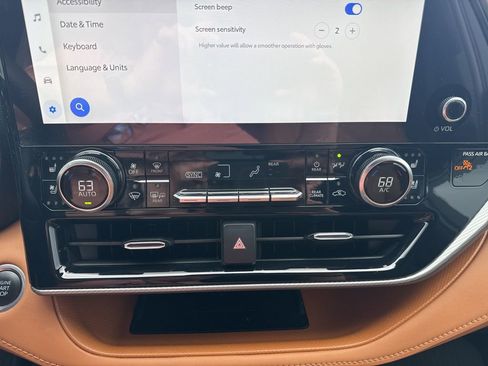 Used 2024 Toyota Highlander Platinum AWD/4WD image 14